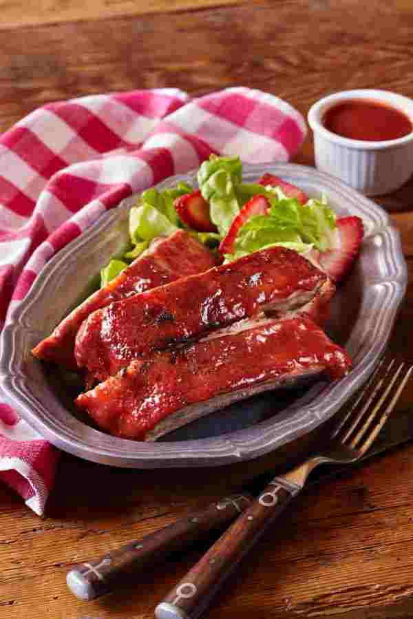 Barbecue Ribs with Strawberry Sauce