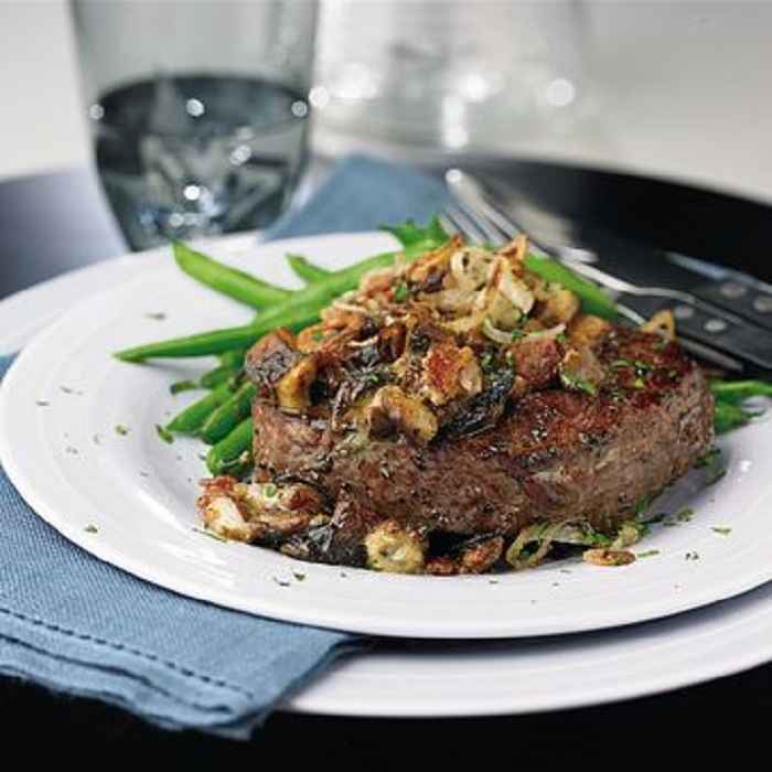 Steaks with Mushrooms, Blue Cheese