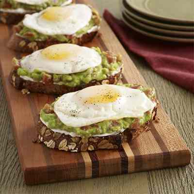 Spicy Avocado Toast with Egg
