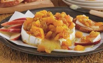 Baked Brie with Spicy Mango Churney