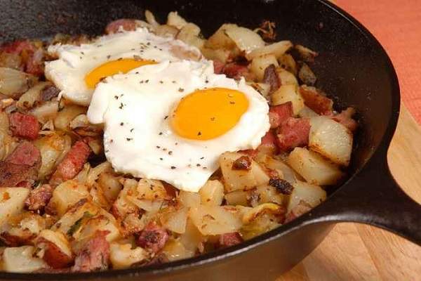 Corned Beef Hash and Eggs Skillet