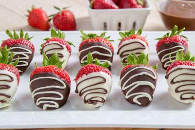 Chocolate-Drizzled Dipped Strawberries