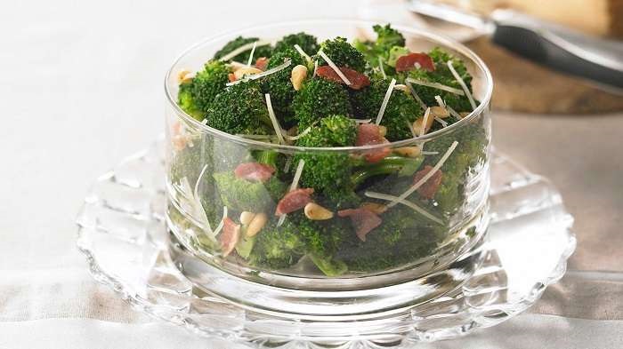 Broccoli with Bacon and Pine Nuts recipe