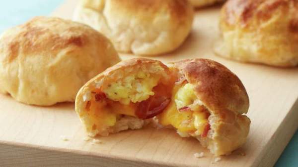Bacon and Egg Breakfast Biscuit Bombs