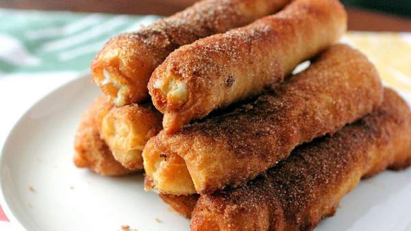 Crescent Cheesecake Roll-Ups